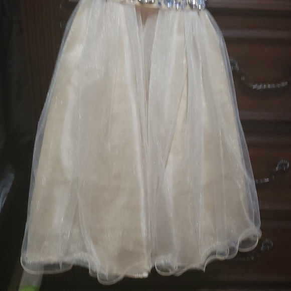 Gold little girls formal dress size 5-6 - Picture 3 of 5